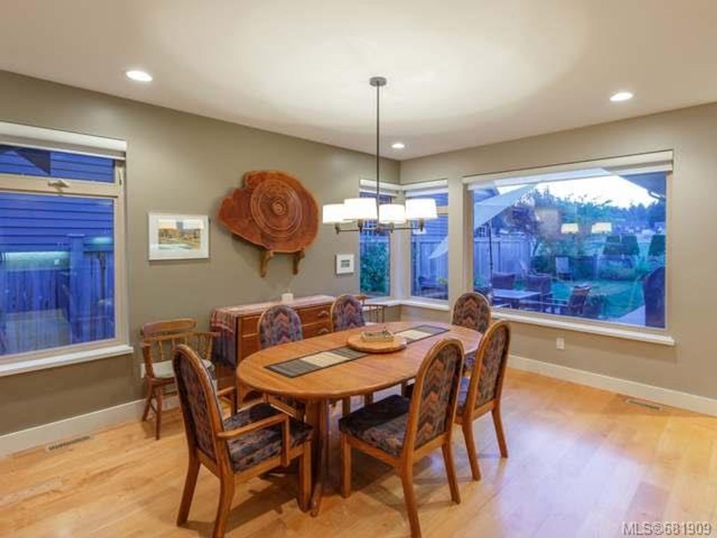 listing image 16040942815972174153