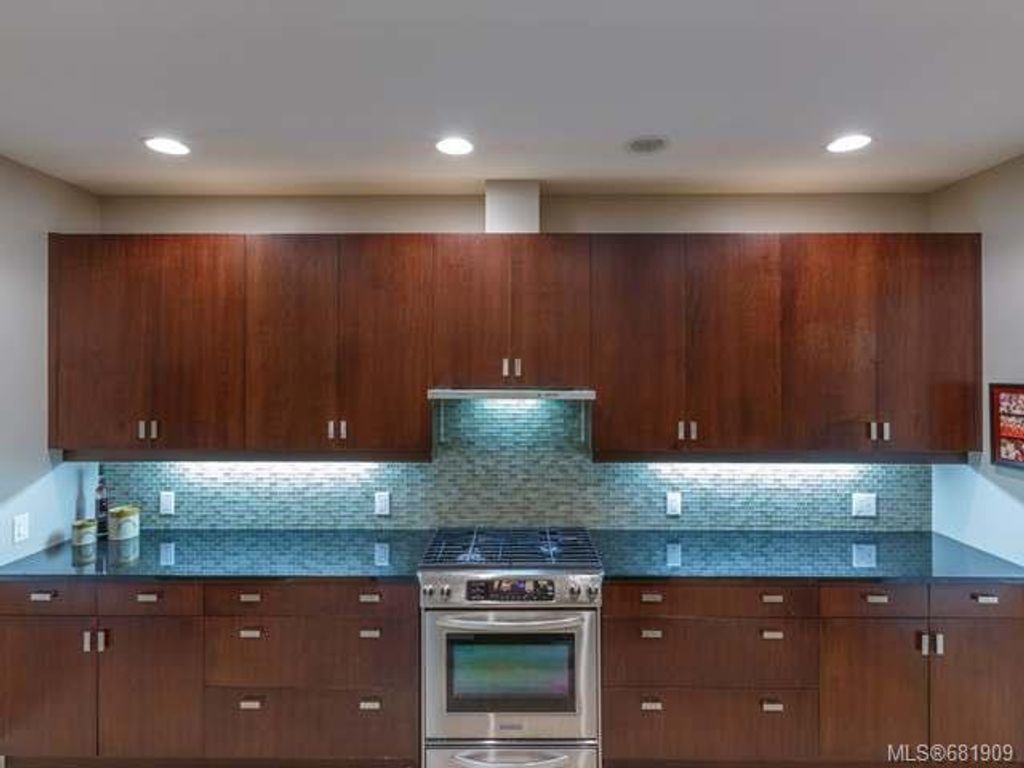 listing image 16040083993287695039