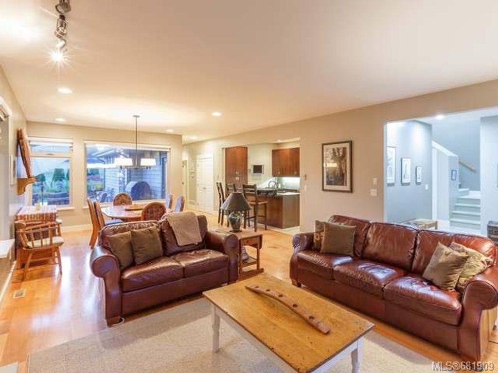 listing image 16046980413729030213