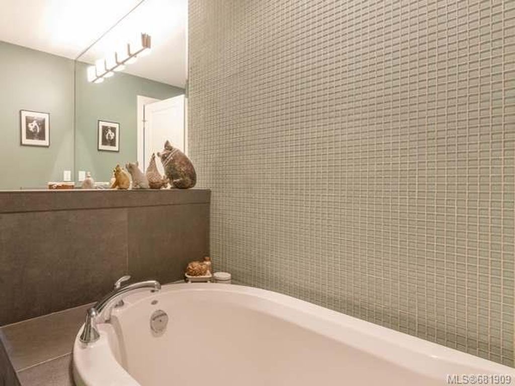listing image 16041634802612558827