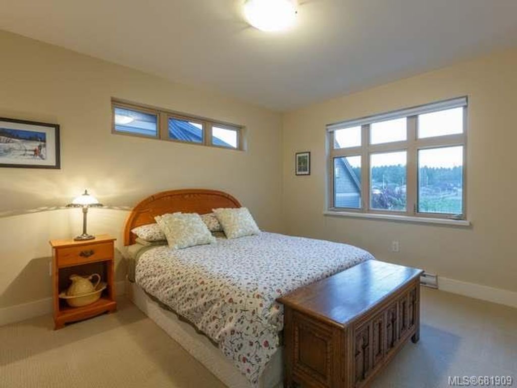 listing image 16048835426066407849