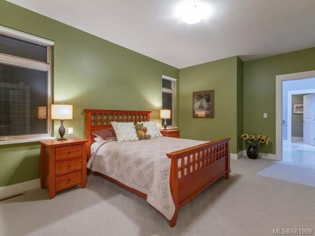 listing image 16042384279216061176