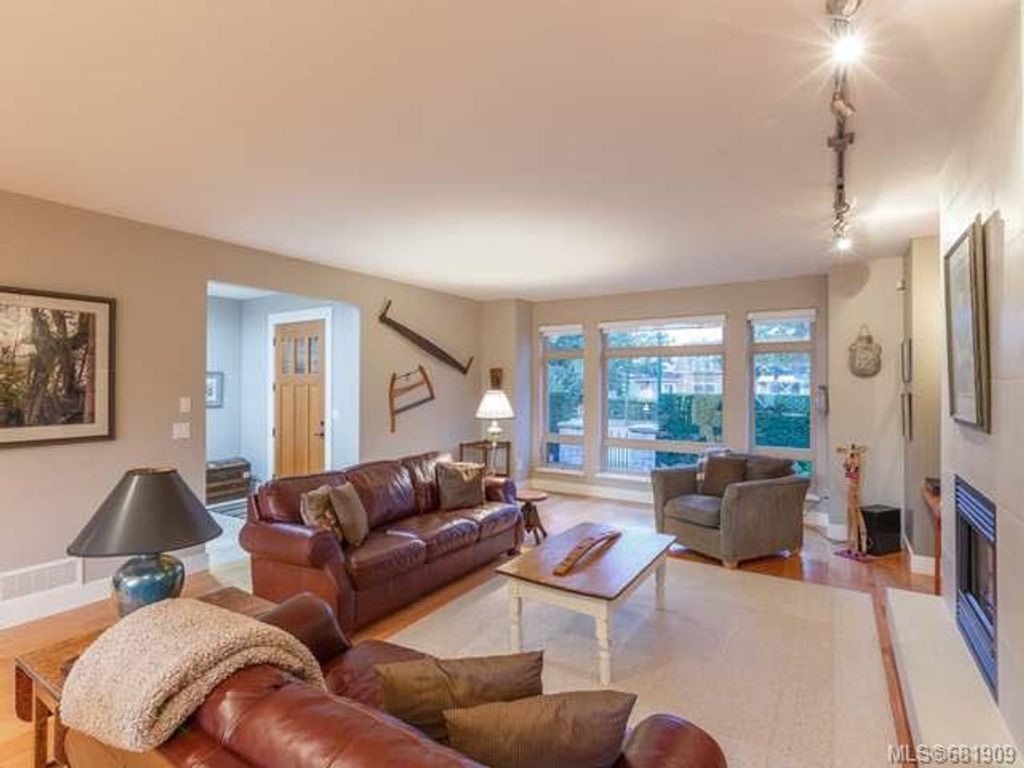 listing image 16047686557387988798