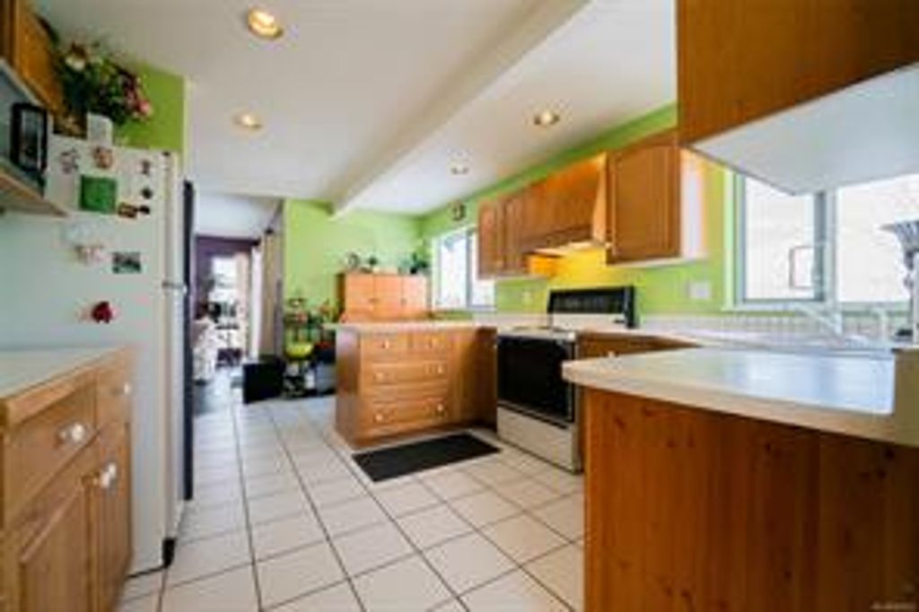 listing image 16048610009714923635