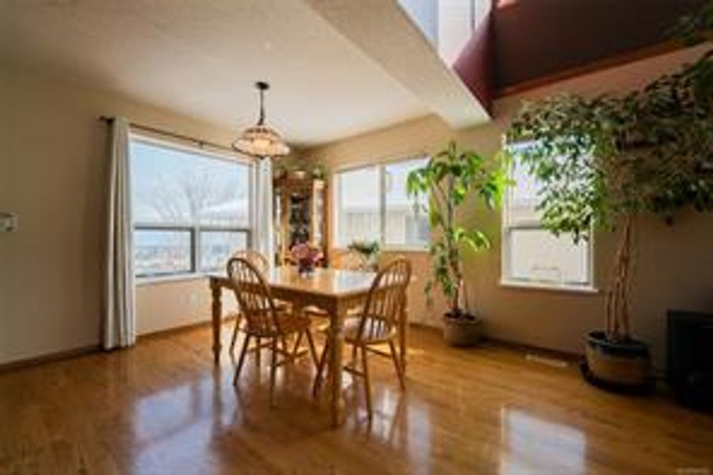 listing image 16046328867622221398
