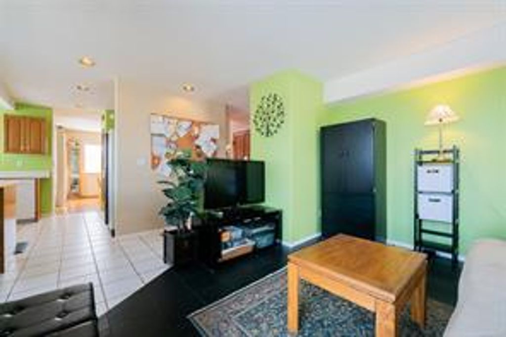 listing image 16045329050122966982