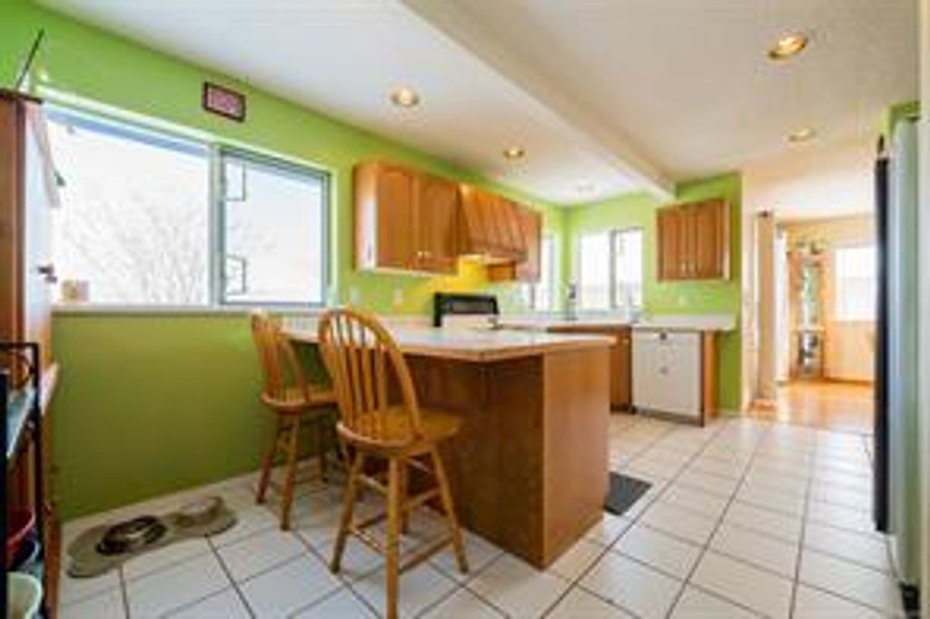 listing image 16042576008526448893