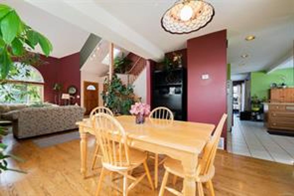 listing image 16048409537245000417