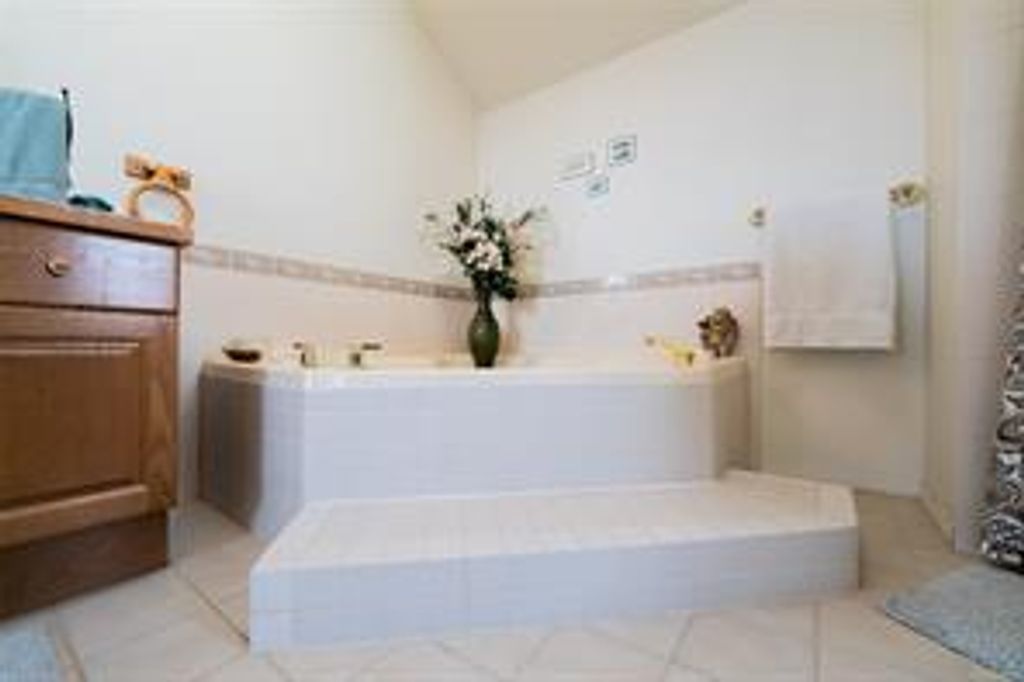 listing image 16042362967882941317