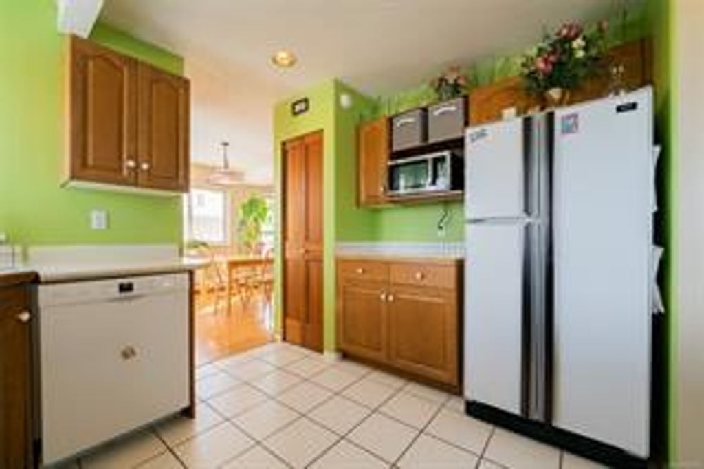 listing image 16046573471190425351