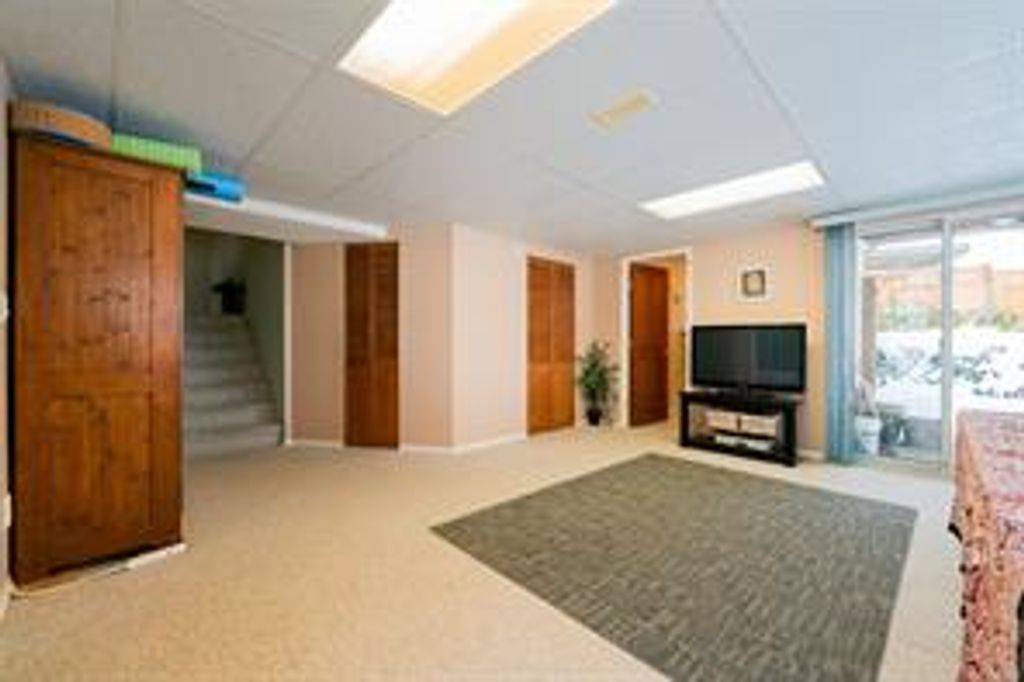 listing image 16042963914214149420
