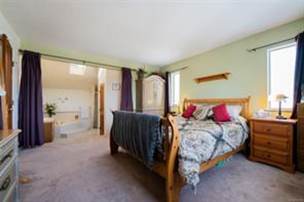 listing image 16048621455582918897