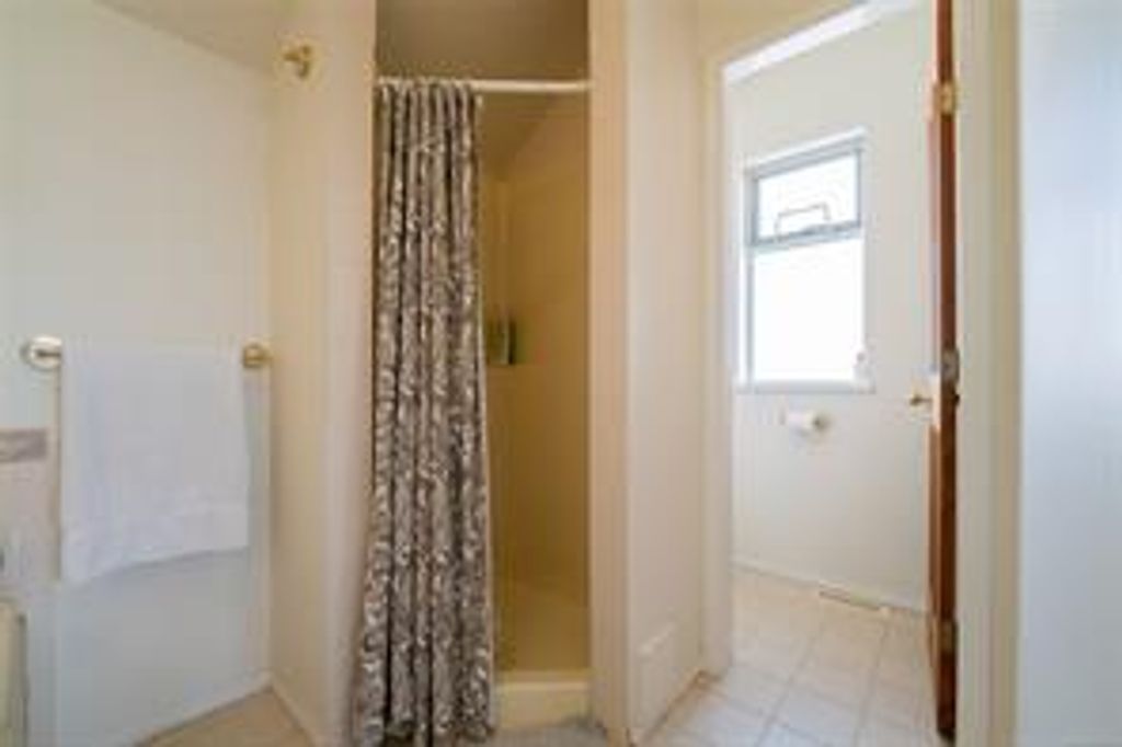 listing image 16045657820155207800