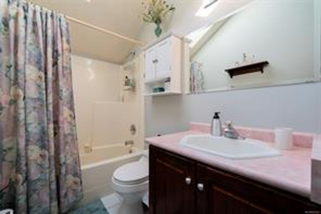 listing image 16041076453132499284