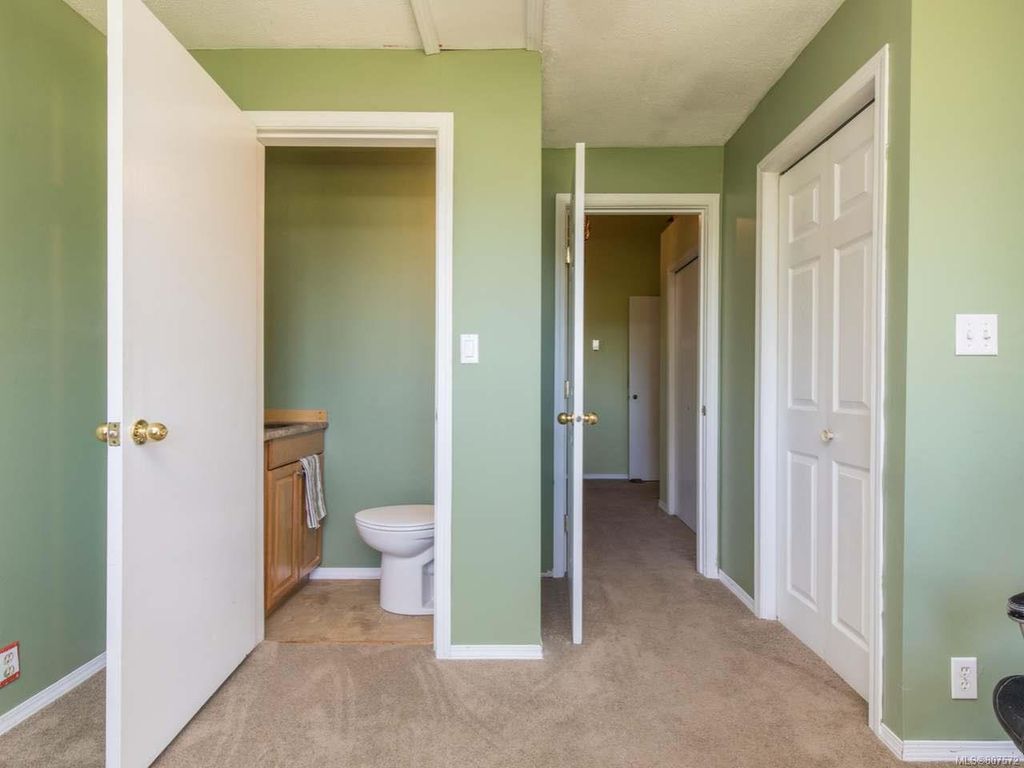 listing image 16043978634191804675