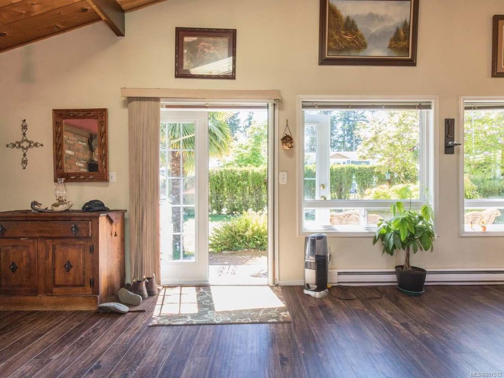 listing image 16049719271524350773