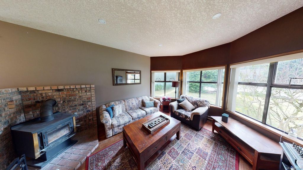 listing image 16040560217828429436