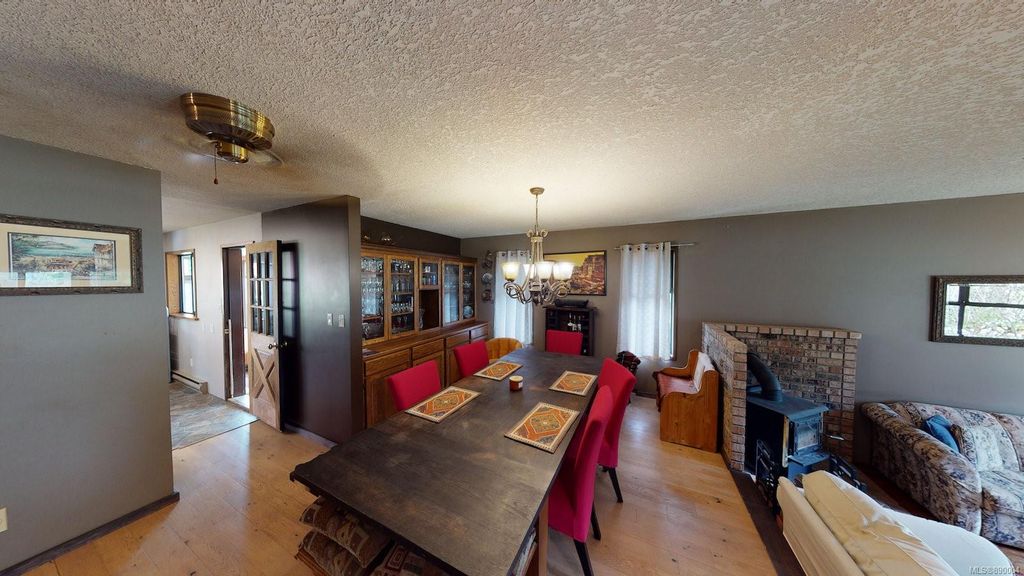 listing image 16041351691334366571