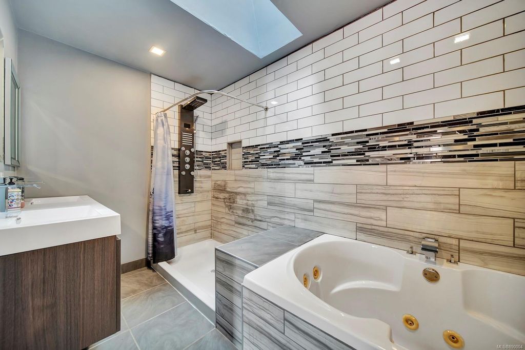 listing image 16042677820103082703