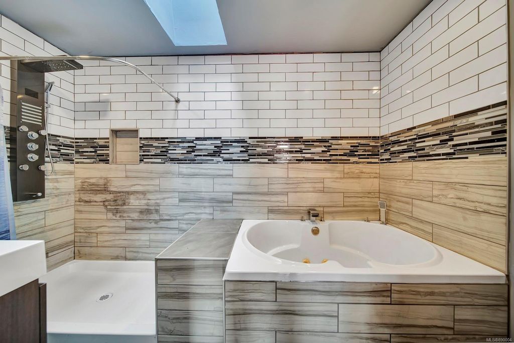 listing image 16041382030616809856