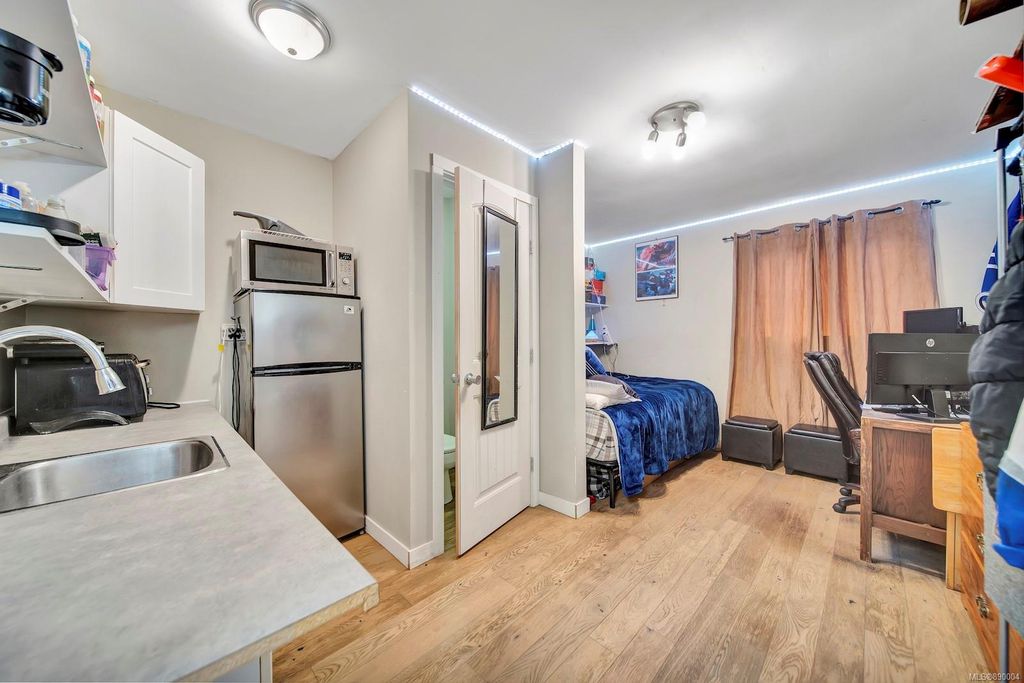 listing image 16040363148434840677