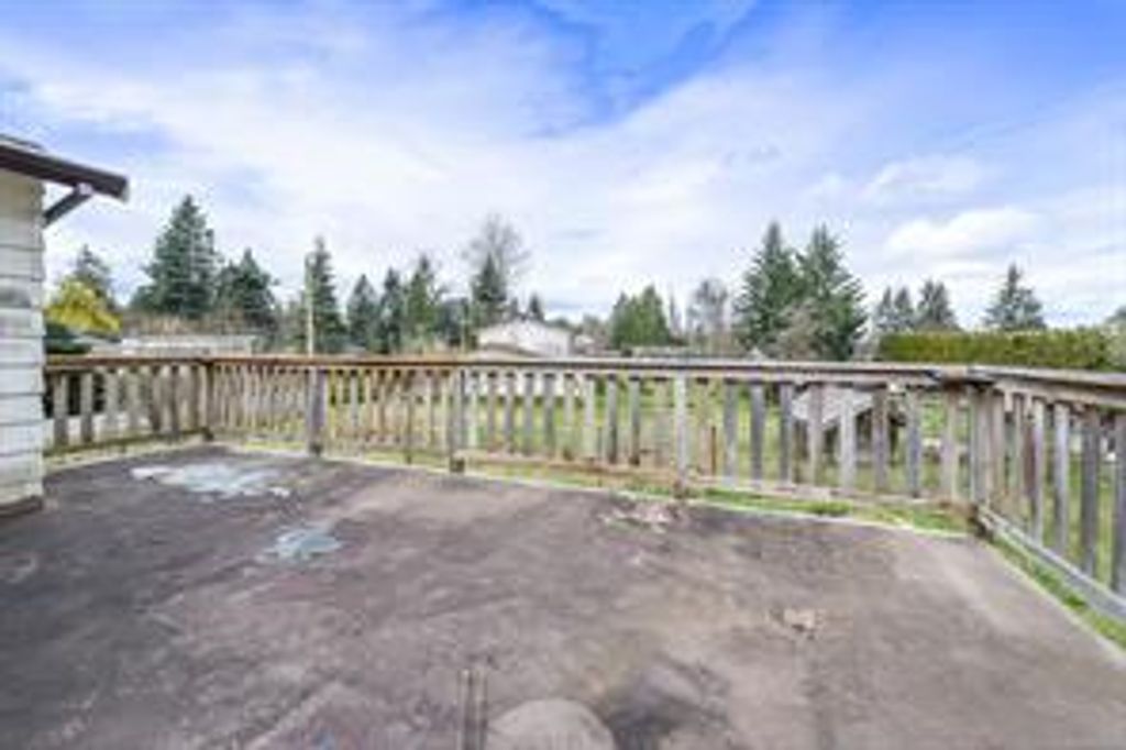 listing image 16041735570908