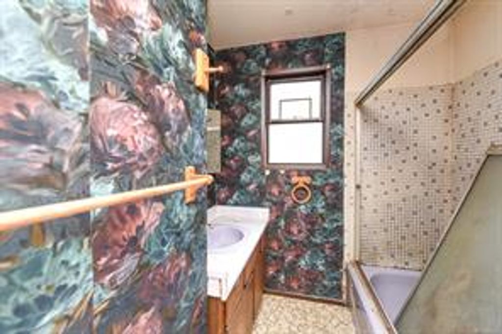 listing image 16042997950478