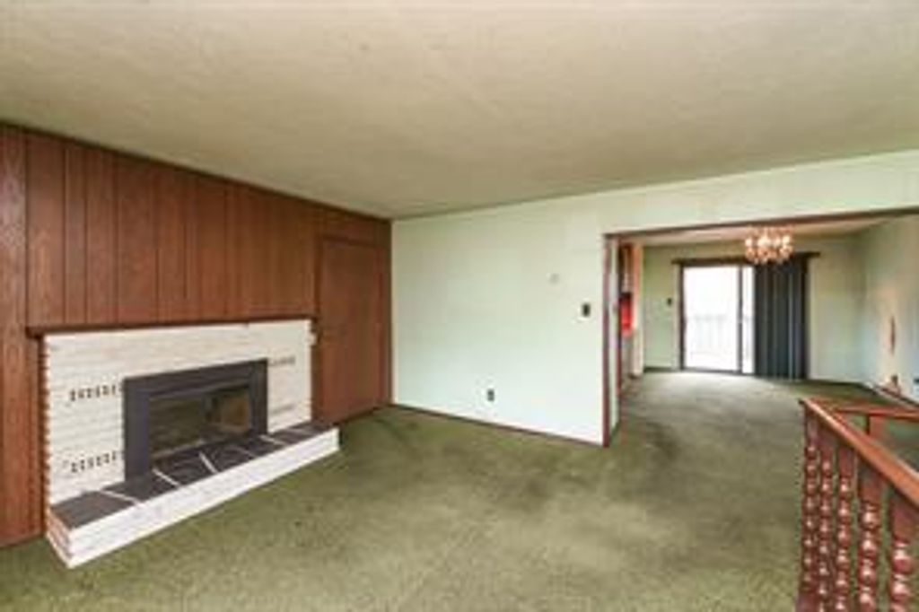 listing image 16042888093305