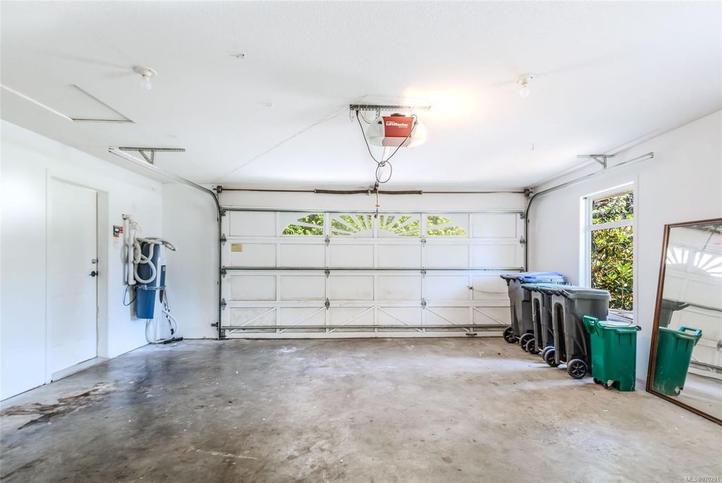 listing image 16043175400422476070
