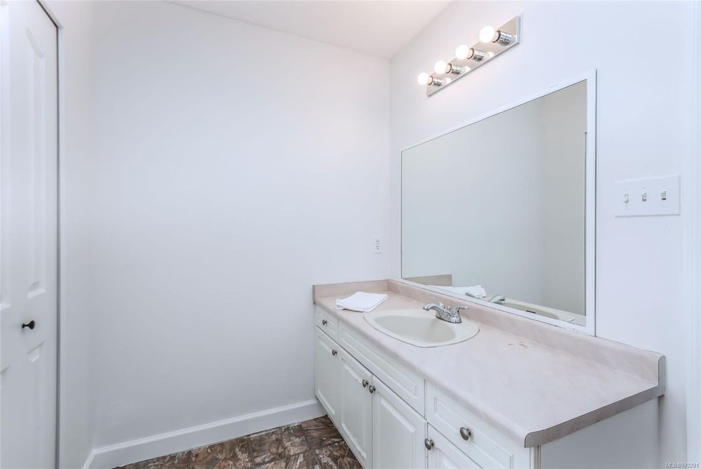 listing image 16041760349426119474