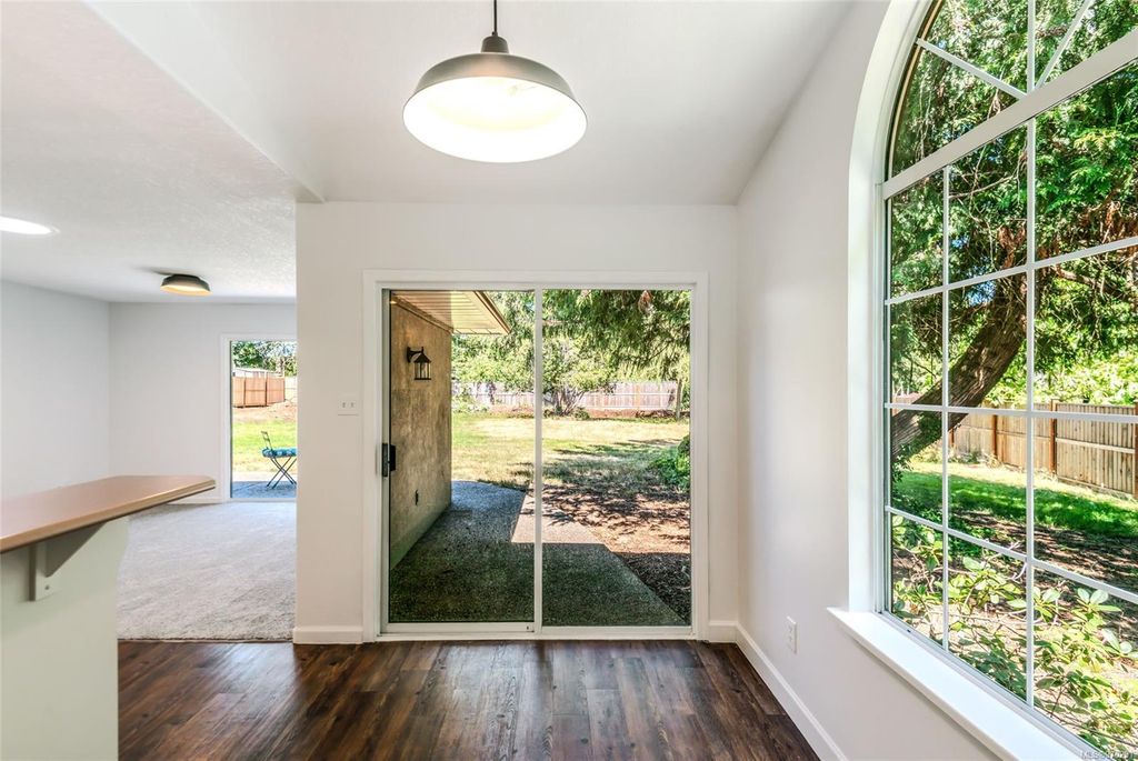 listing image 16049893473880972536