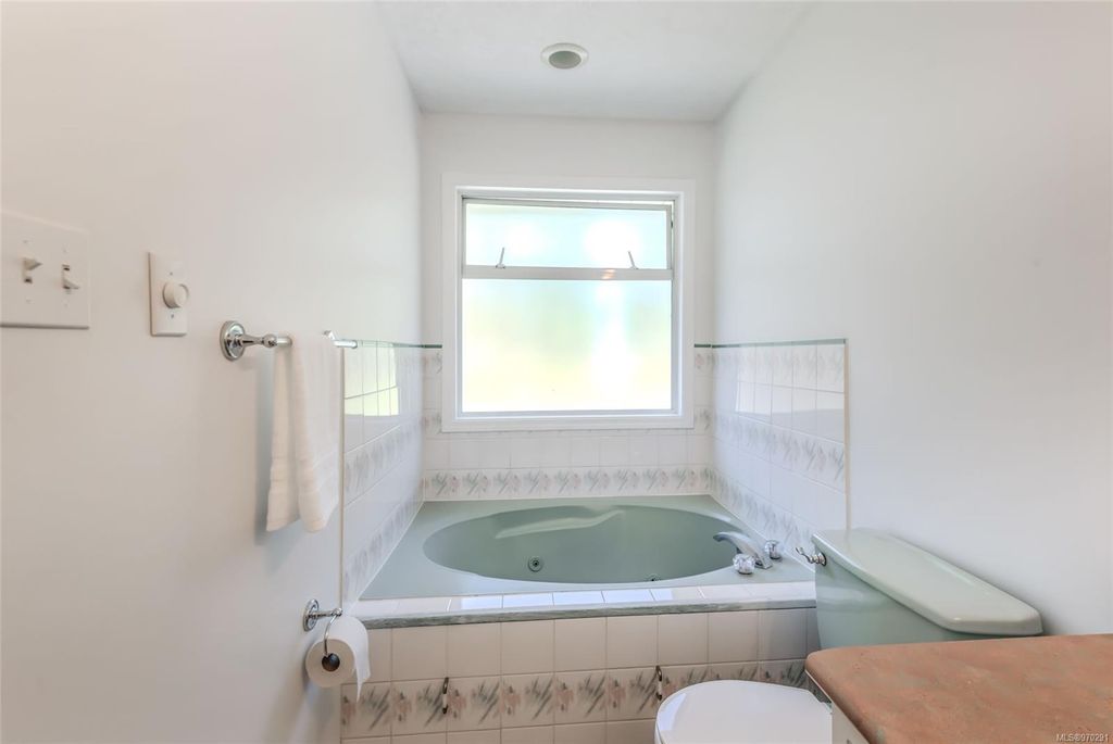 listing image 16049669249560918169