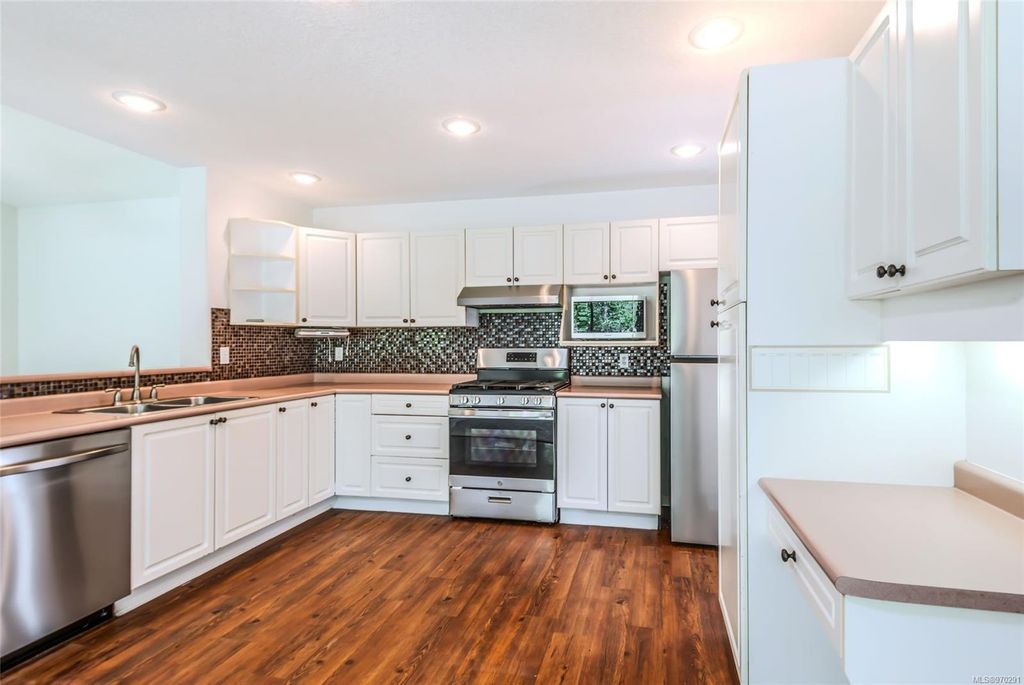 listing image 16048125441331375365