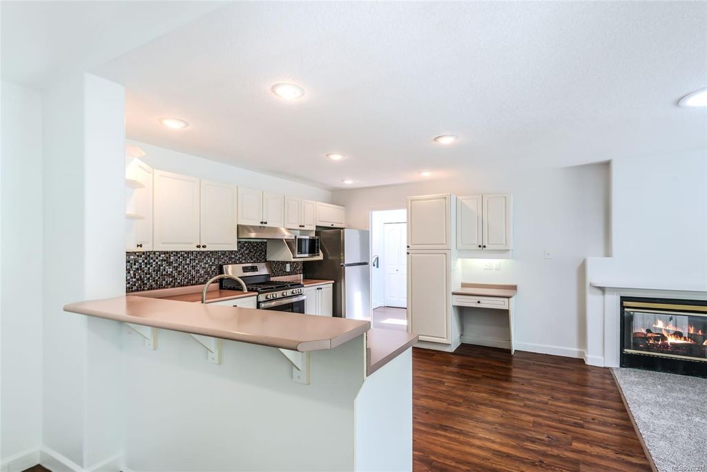 listing image 16044432111746316058
