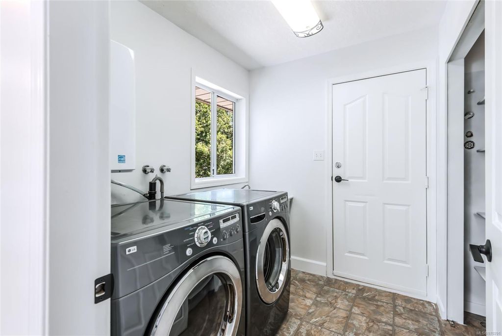 listing image 16045710504775434204