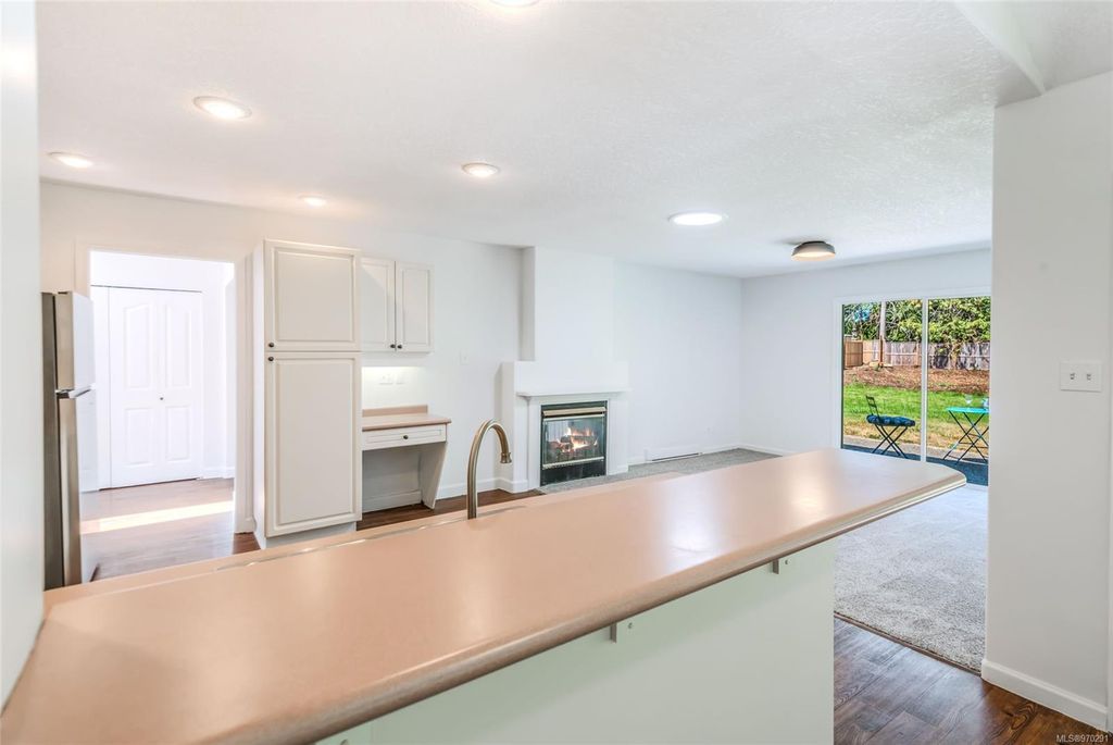 listing image 16047333989603189966