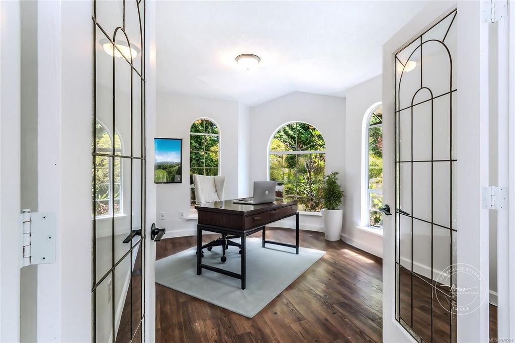 listing image 16042741546224378827
