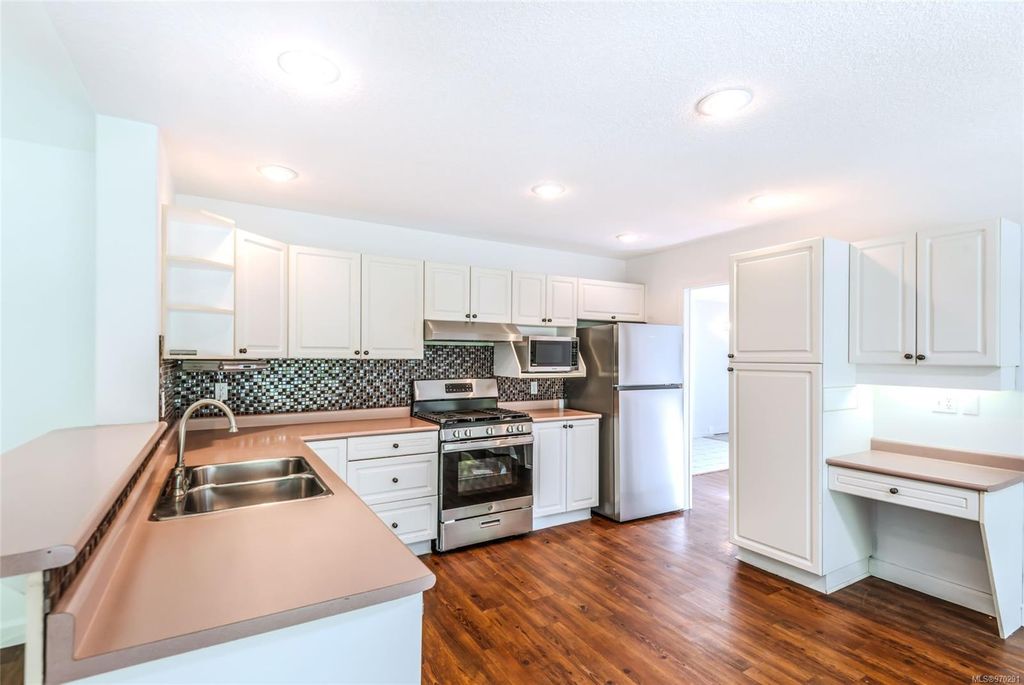 listing image 16042817320456881827