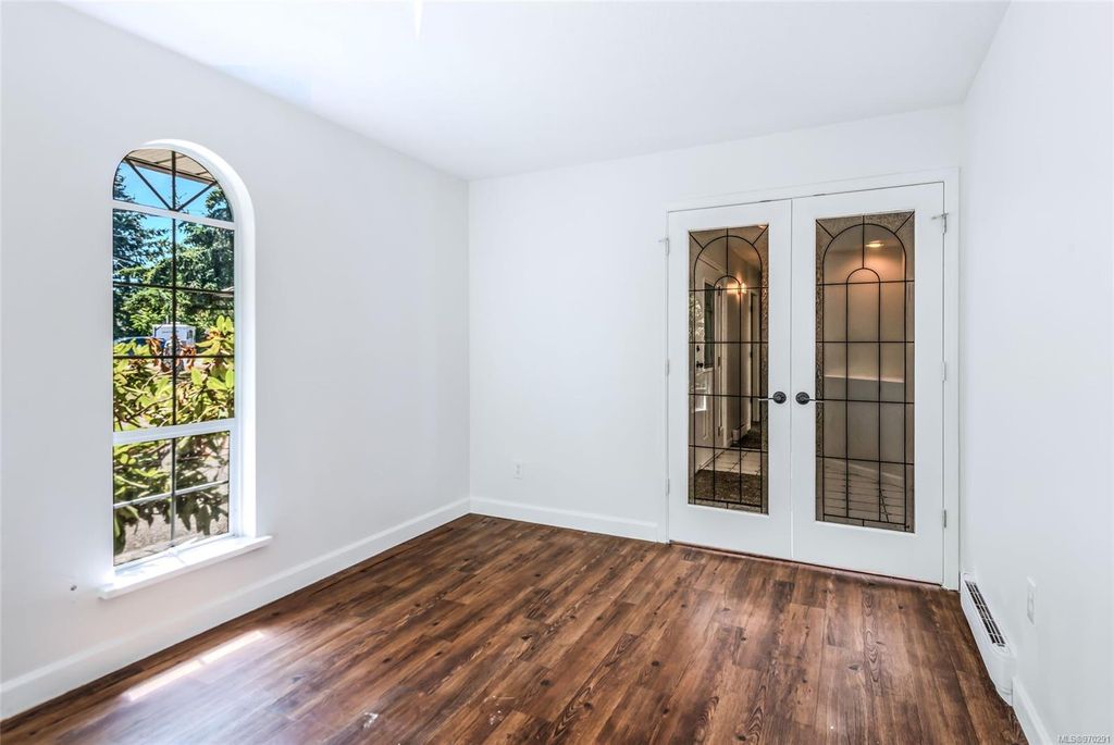 listing image 16040855576056354042