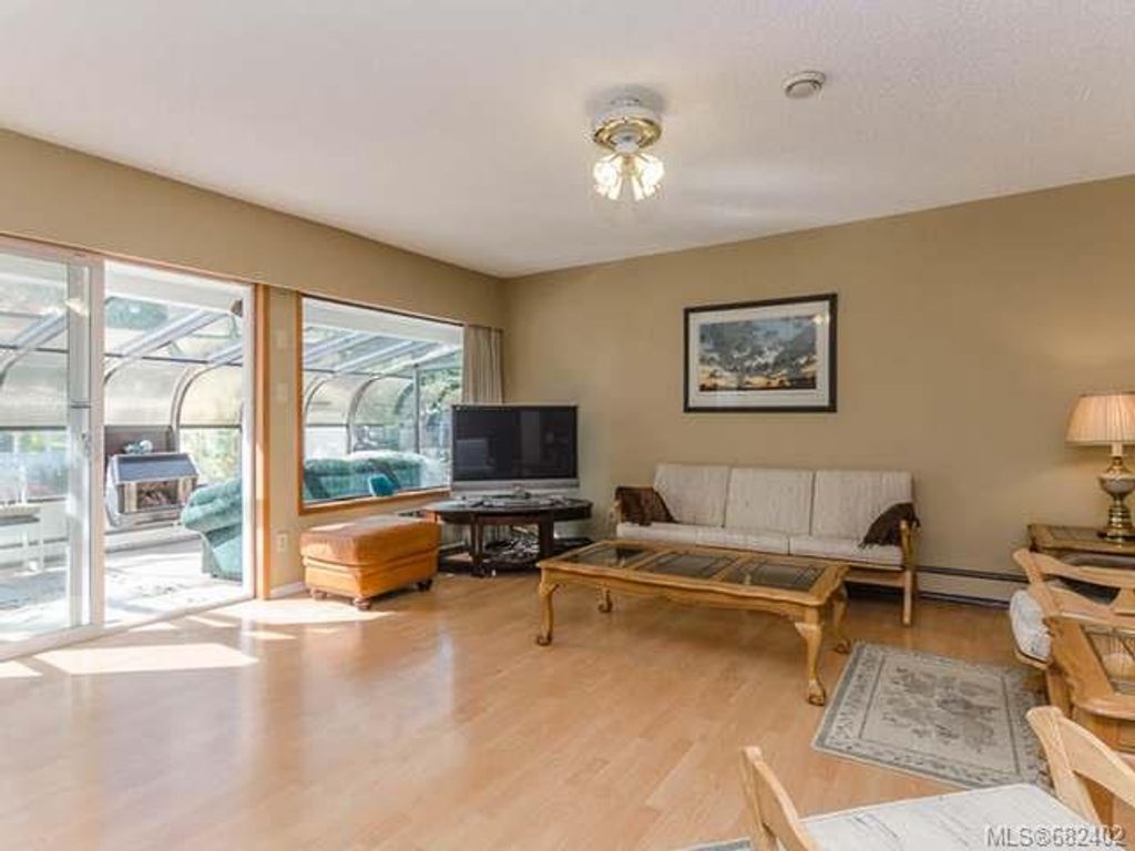 listing image 16043844774814162683