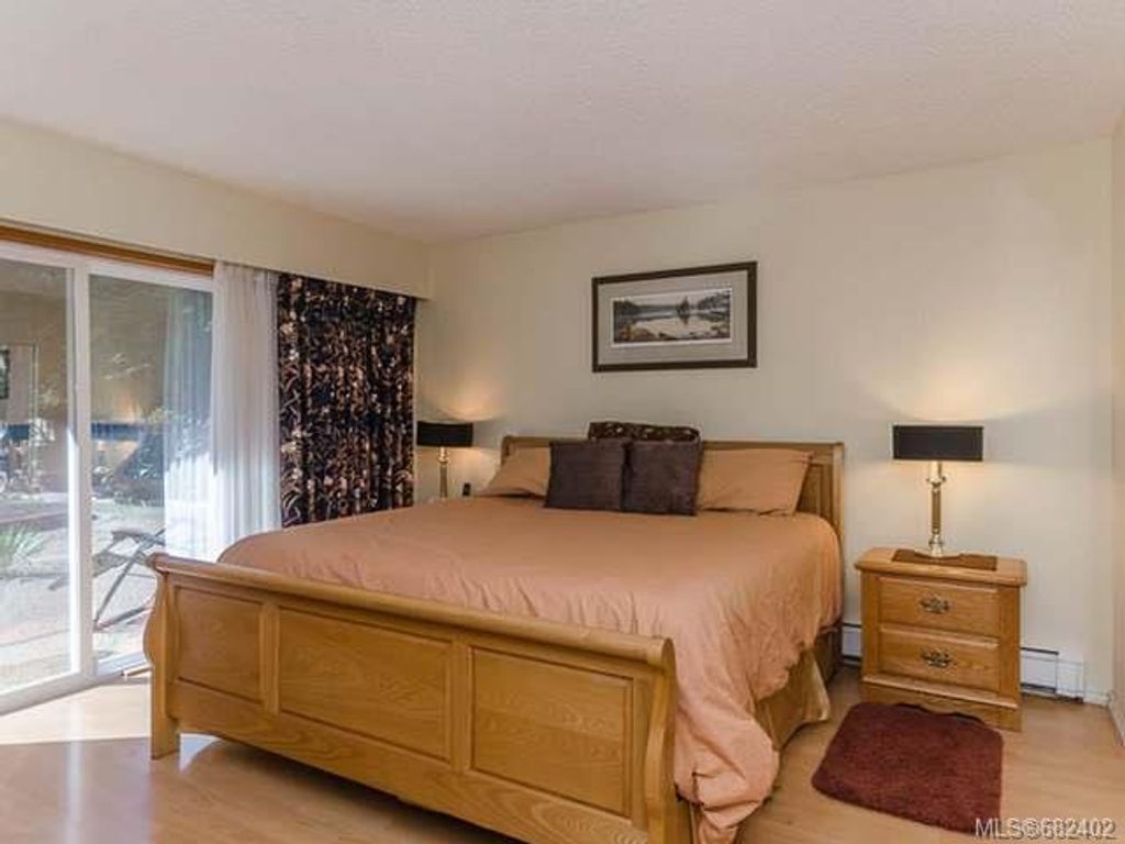 listing image 16042596736970173319