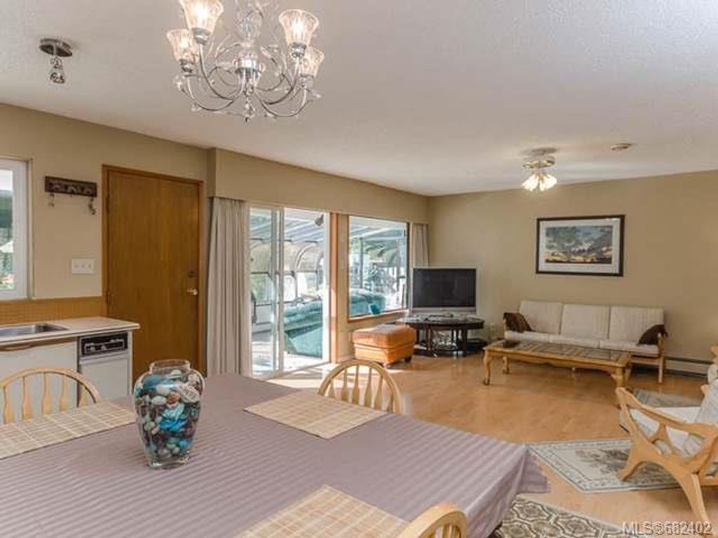 listing image 16042499577460661400