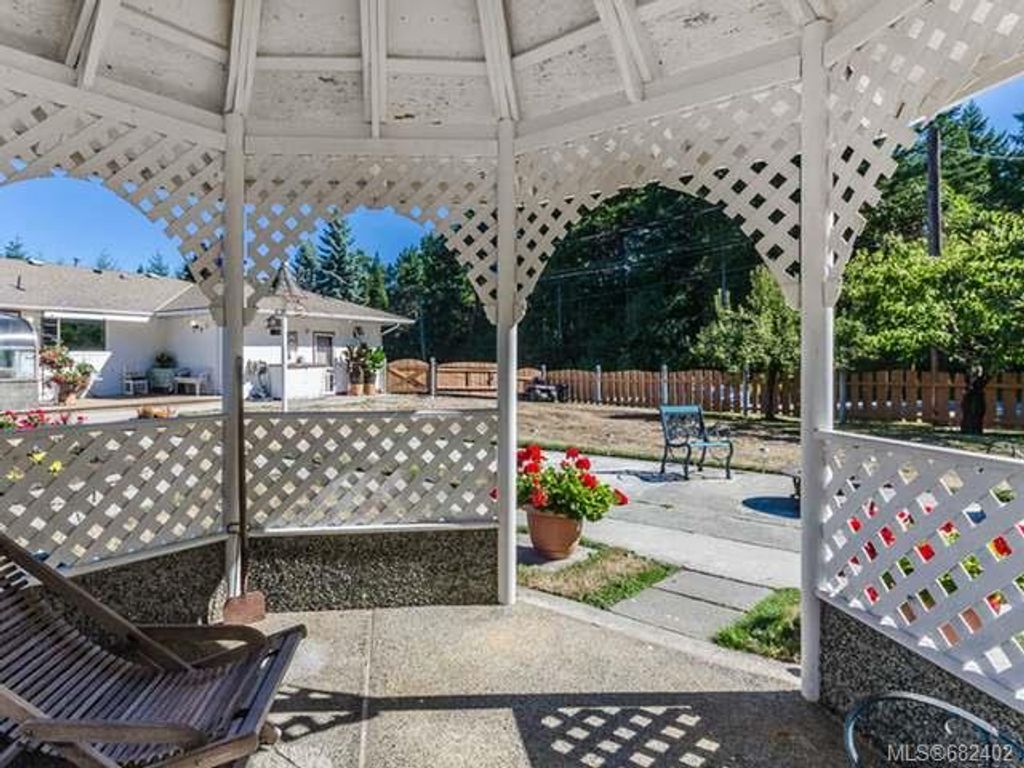 listing image 16043053395741409870