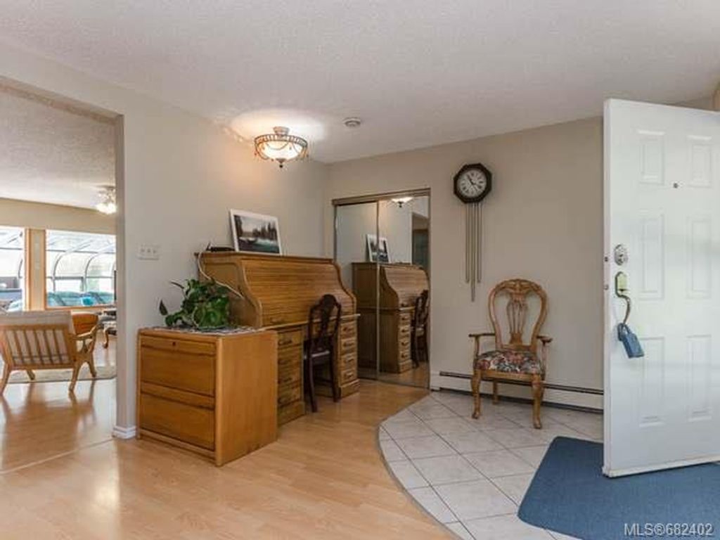 listing image 16040930958176974217