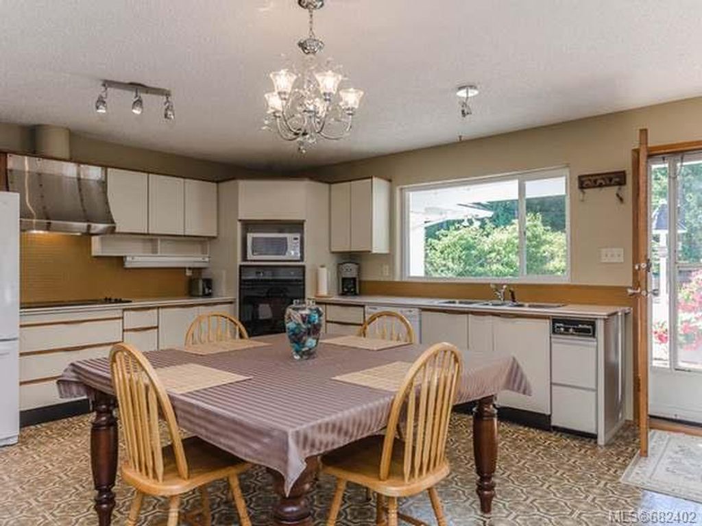 listing image 16049363264546902994