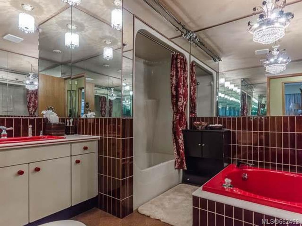 listing image 16048335905768106443