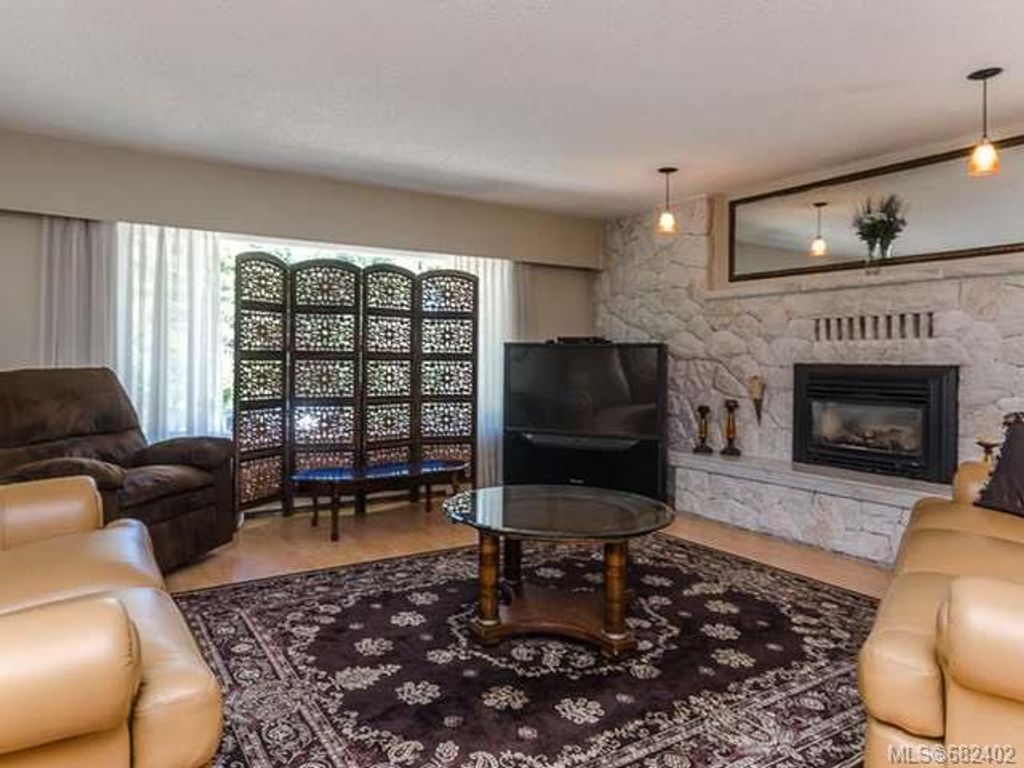 listing image 16044858620410589833