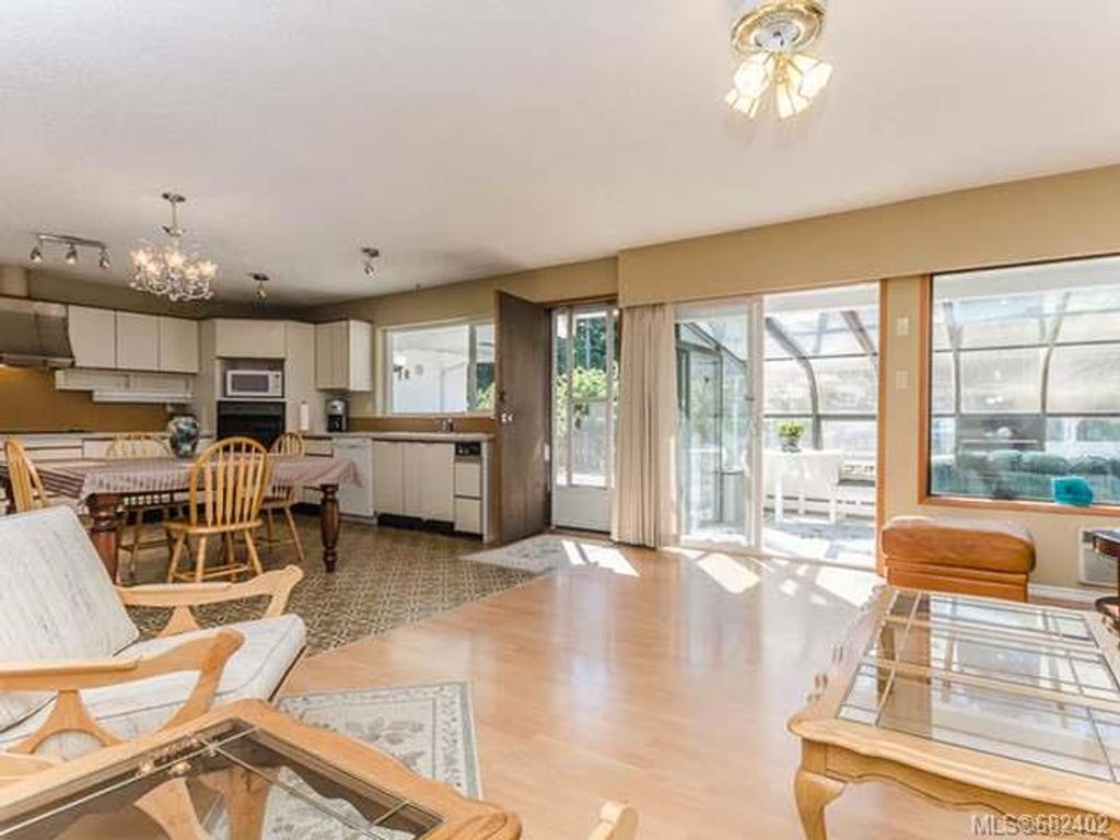 listing image 16049523280108339492