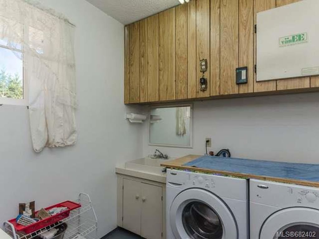 listing image 16040197389416538129