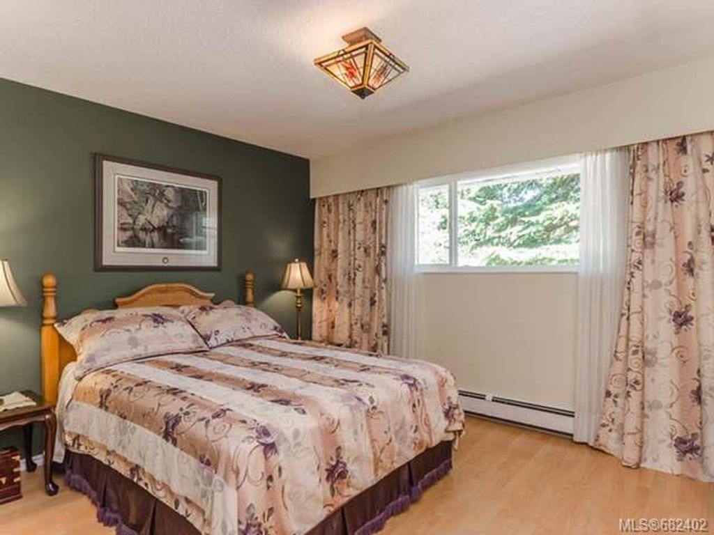 listing image 16044726642390792580
